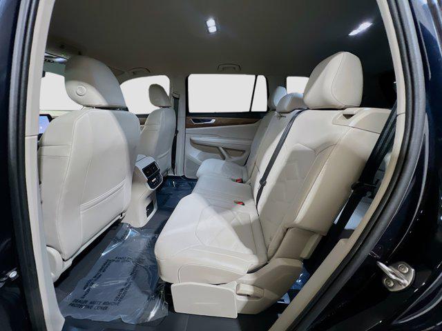 2025 Volkswagen Atlas 2.0T SE