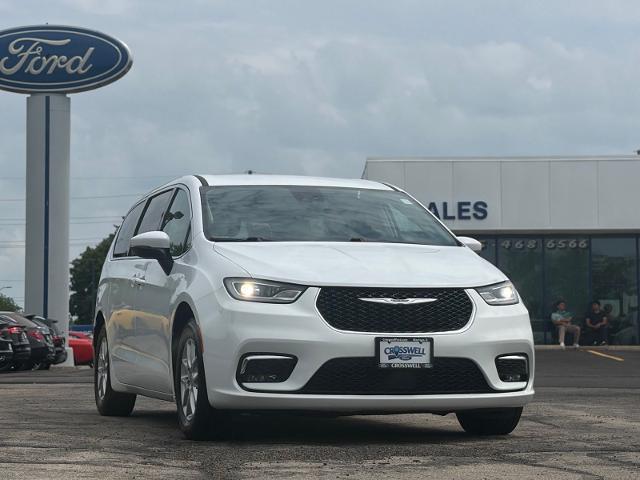 2023 Chrysler Pacifica Touring L for sale in Manteno, IL