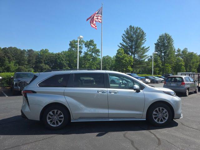 2021 Toyota Sienna XLE