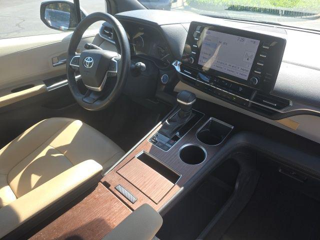 2021 Toyota Sienna XLE