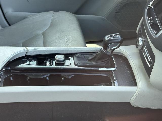 2020 Volvo XC90 T5 Momentum 7 Passenger