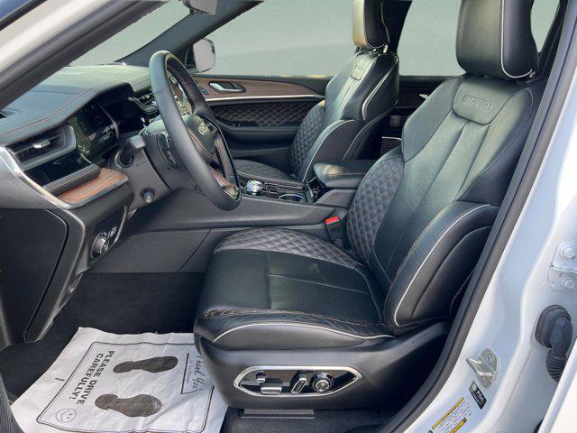 2023 Jeep Grand Cherokee Summit 4x2