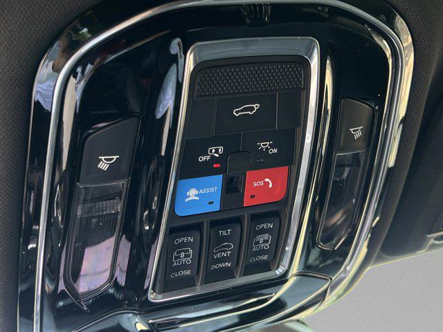 2023 Jeep Grand Cherokee Summit 4x2