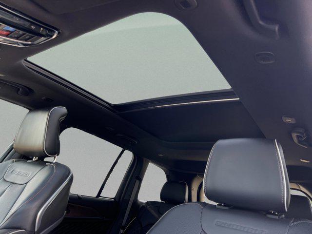 2023 Jeep Grand Cherokee Summit 4x2