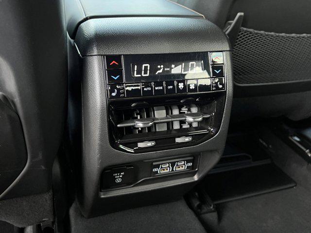 2023 Jeep Grand Cherokee Summit 4x2