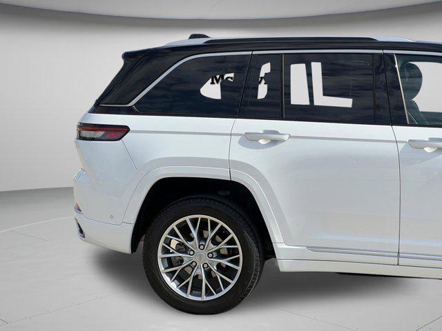 2023 Jeep Grand Cherokee Summit 4x2