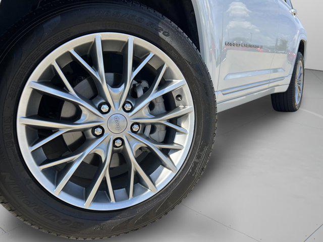 2023 Jeep Grand Cherokee Summit 4x2