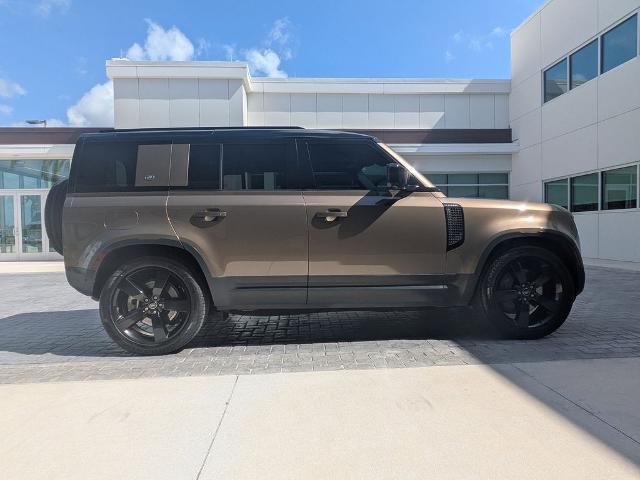 2022 Land Rover Defender 110 SE