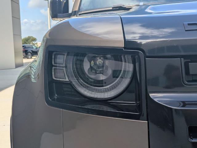 2022 Land Rover Defender 110 SE