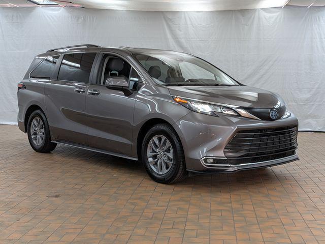 2022 Toyota Sienna XLE 8 Passenger for sale in Merrillville, IN