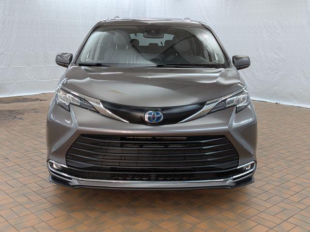 2022 Toyota Sienna XLE 8 Passenger