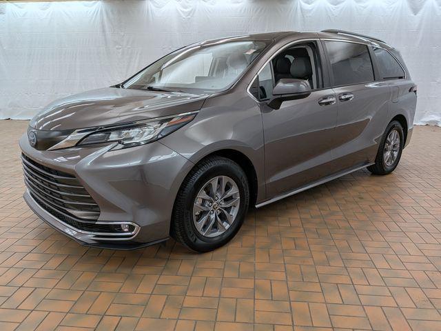 2022 Toyota Sienna XLE 8 Passenger