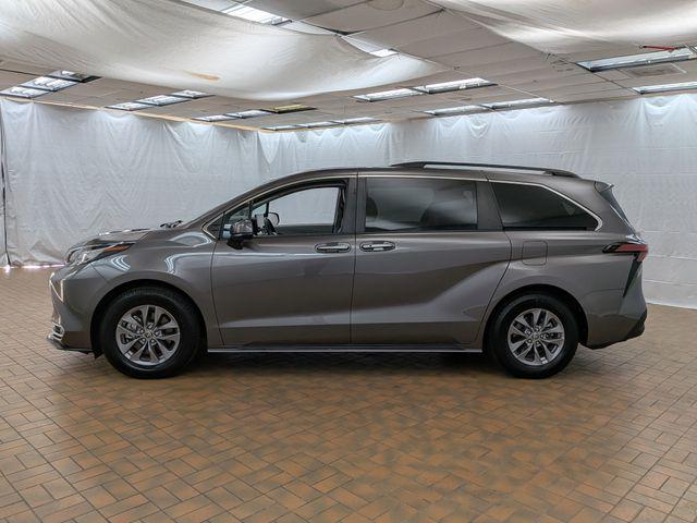 2022 Toyota Sienna XLE 8 Passenger