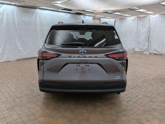 2022 Toyota Sienna XLE 8 Passenger