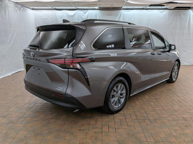 2022 Toyota Sienna XLE 8 Passenger
