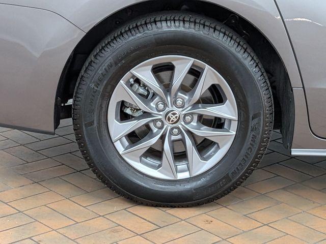 2022 Toyota Sienna XLE 8 Passenger