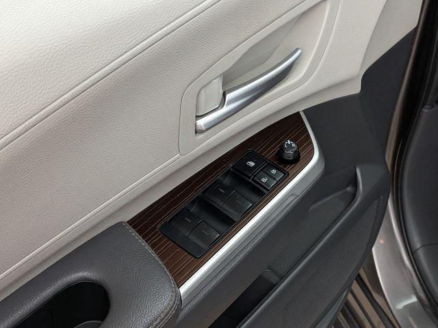 2022 Toyota Sienna XLE 8 Passenger
