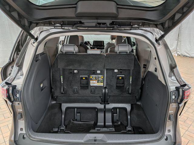 2022 Toyota Sienna XLE 8 Passenger