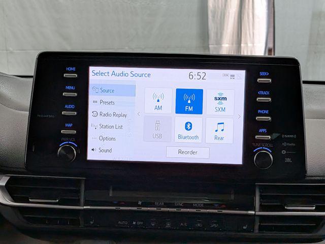 2022 Toyota Sienna XLE 8 Passenger