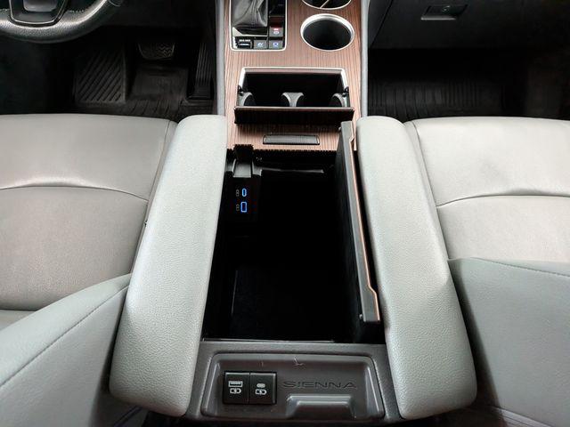 2022 Toyota Sienna XLE 8 Passenger