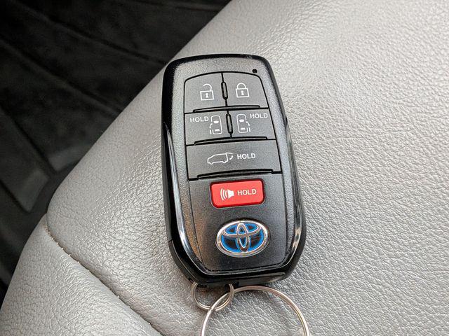 2022 Toyota Sienna XLE 8 Passenger