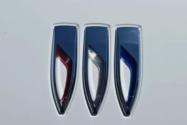 2026 Buick NV Preferred FWD