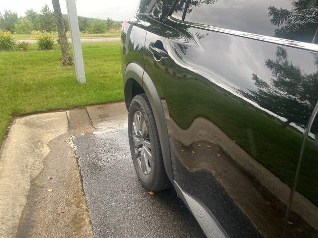 2025 Nissan Pathfinder SV FWD
