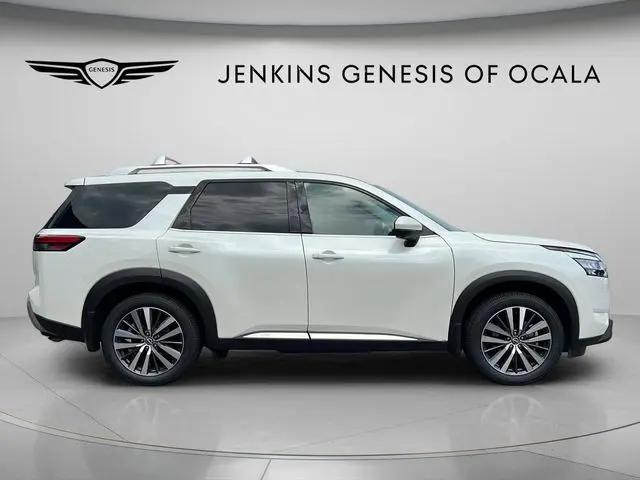 2022 Nissan Pathfinder Platinum 2WD