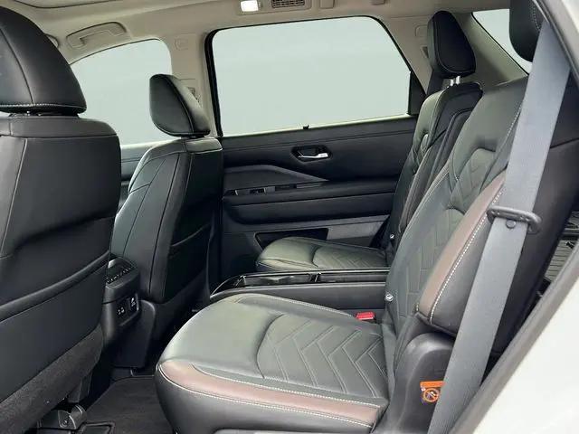 2022 Nissan Pathfinder Platinum 2WD