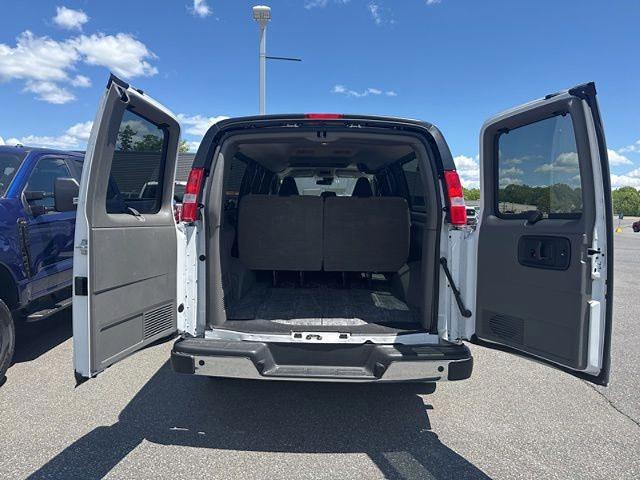 2025 Chevrolet Express Passenger RWD 3500 Extended Wheelbase LT