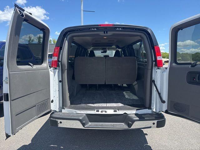 2025 Chevrolet Express Passenger RWD 3500 Extended Wheelbase LT