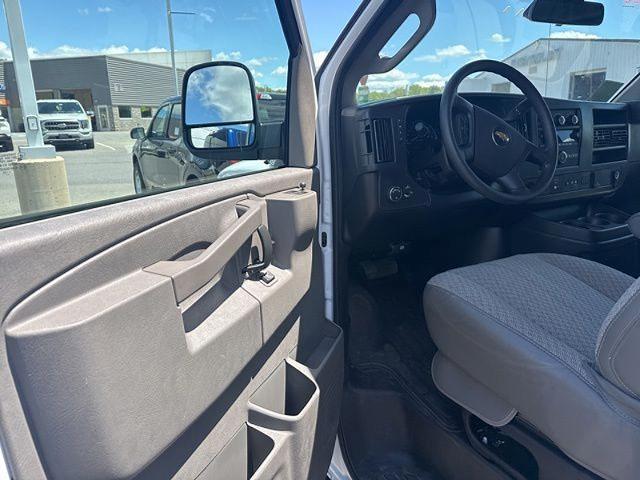 2025 Chevrolet Express Passenger RWD 3500 Extended Wheelbase LT