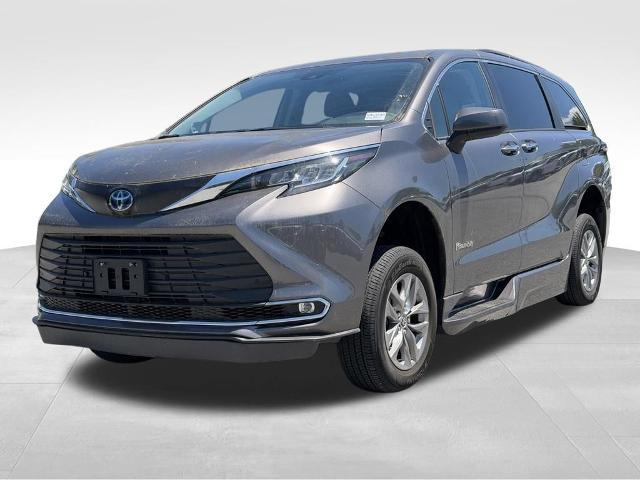 2022 Toyota Sienna XLE