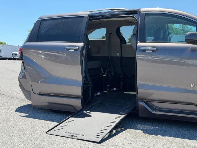 2022 Toyota Sienna XLE