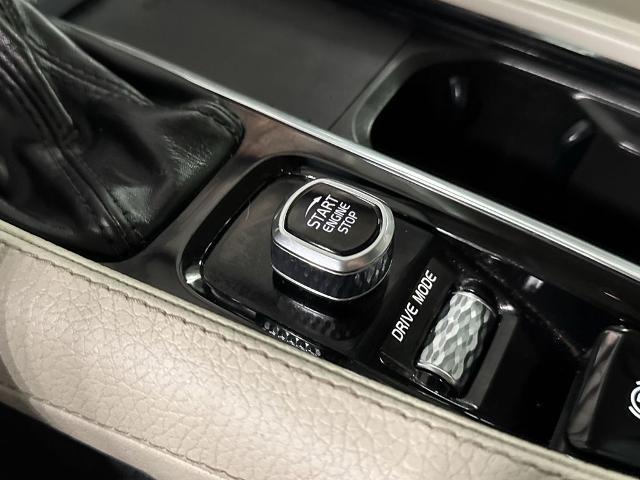 2021 Volvo XC90 T5 Momentum 7 Passenger