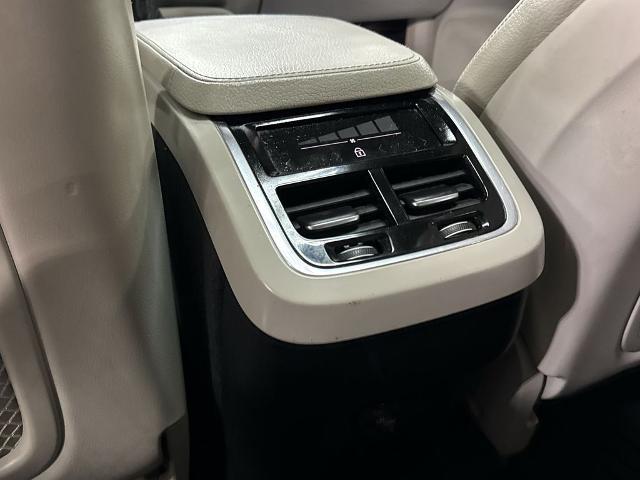 2021 Volvo XC90 T5 Momentum 7 Passenger