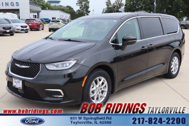 2023 Chrysler Pacifica Touring L for sale in Taylorville, IL