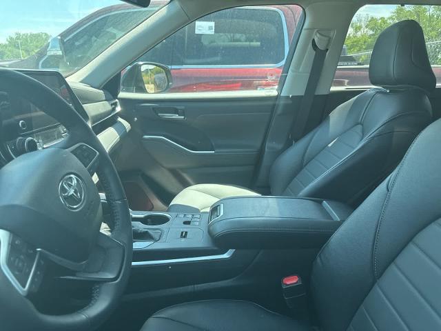 2024 Toyota Highlander Hybrid XLE