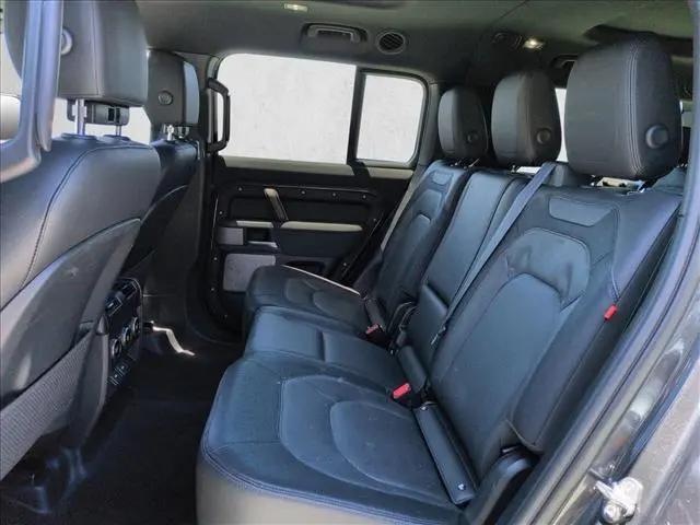 2023 Land Rover Defender 130 X-Dynamic SE