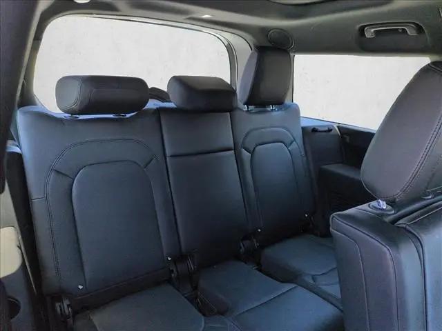 2023 Land Rover Defender 130 X-Dynamic SE