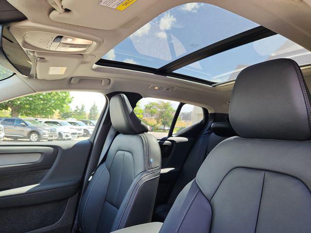 2025 Volvo XC40 B5 Core Bright Theme