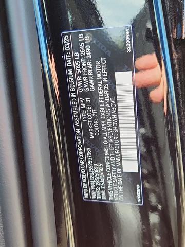 2025 Volvo XC40 B5 Core Bright Theme