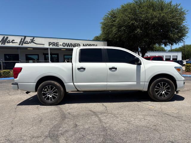 2022 Nissan Titan Crew Cab SV 4x2