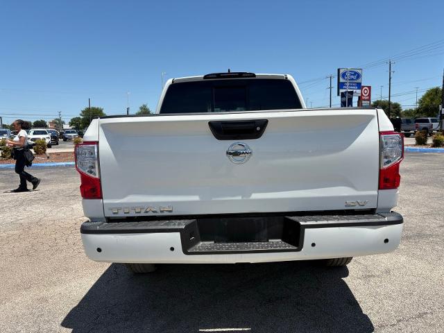 2022 Nissan Titan Crew Cab SV 4x2