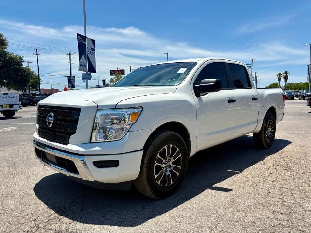2022 Nissan Titan Crew Cab SV 4x2
