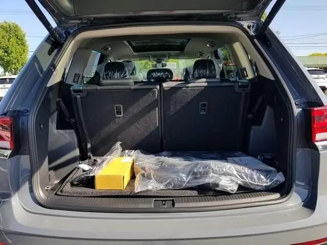 2026 Volkswagen Atlas SE with Technology