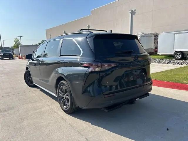 2024 Toyota Sienna Woodland Edition