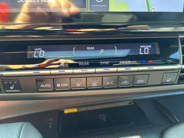 2024 Toyota Sienna Woodland Edition