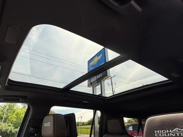 2026 Chevrolet Suburban High Country, 4WD
