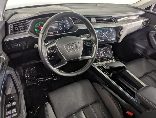 2024 Audi e-tron Prestige quattro
